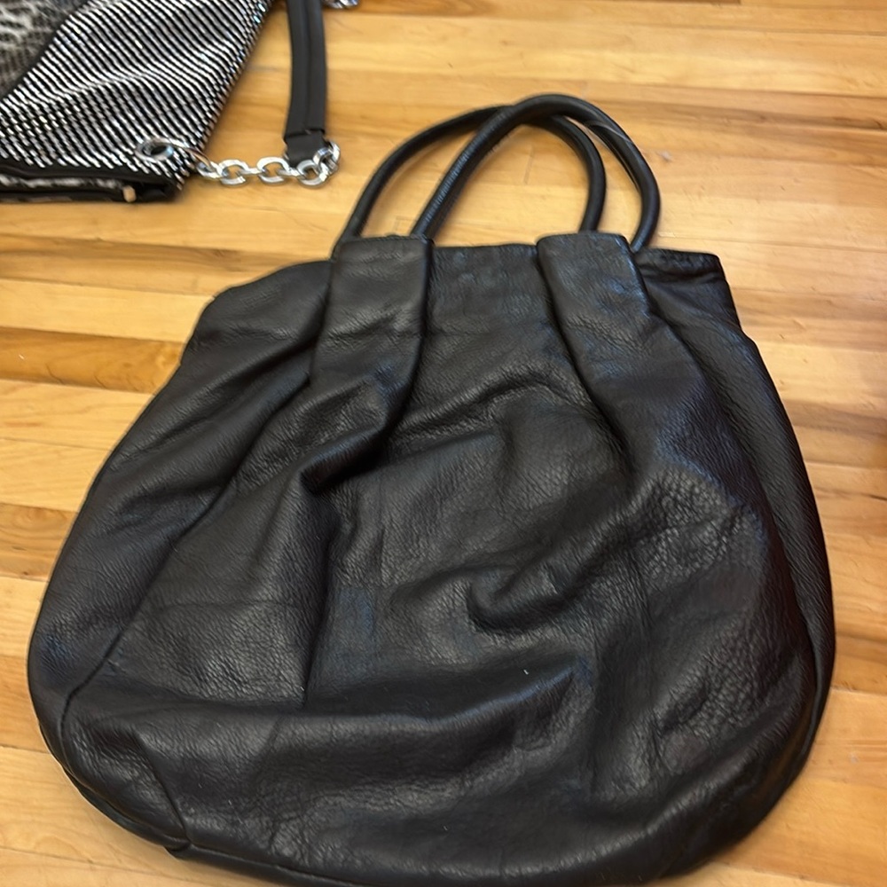 Kenneth Cole Pebbled Leather Awesome Condition